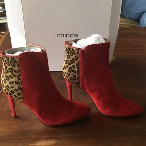 Brand new w. Box Chicos suede booties